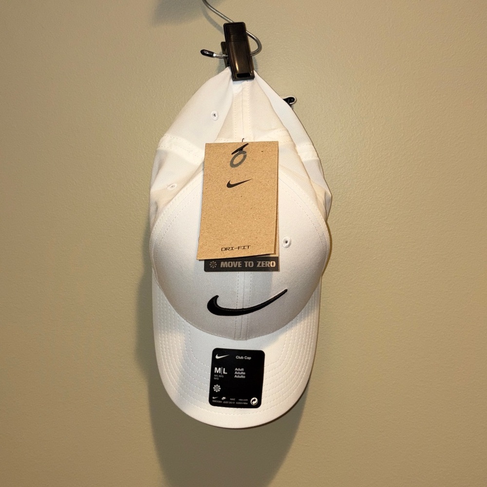 Nike | Classic White Hat Black Swoosh